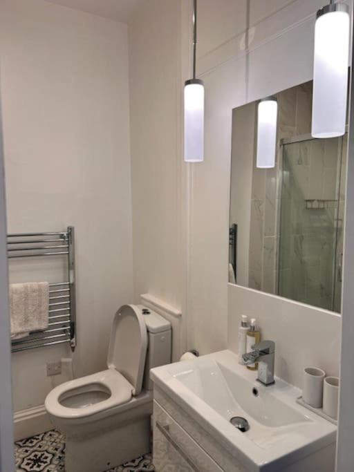 Modern Apartment Within Historic Chester City Walls Extérieur photo